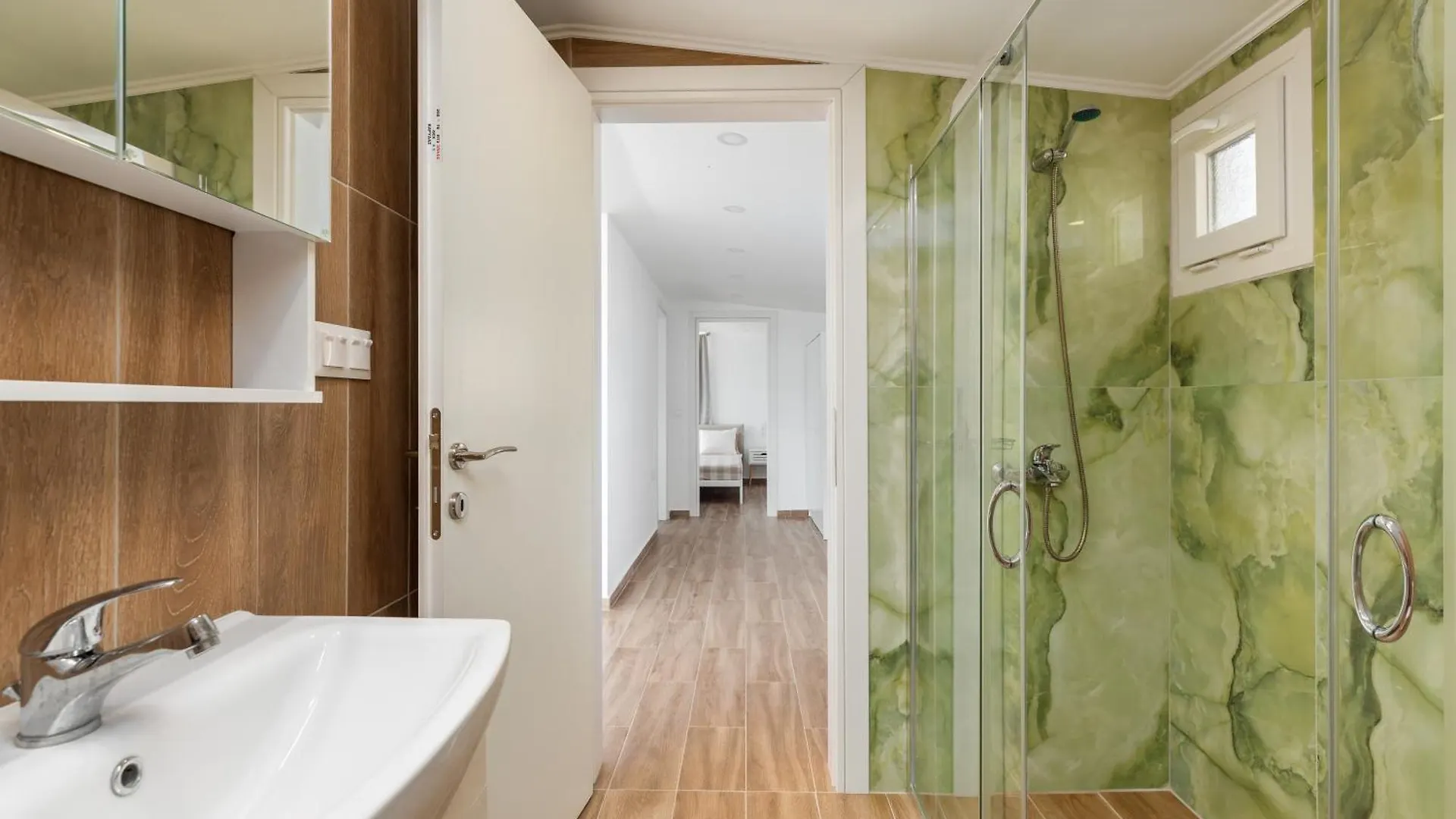 Malibu By Halu!, Seaside Apartment In Perea Peraia