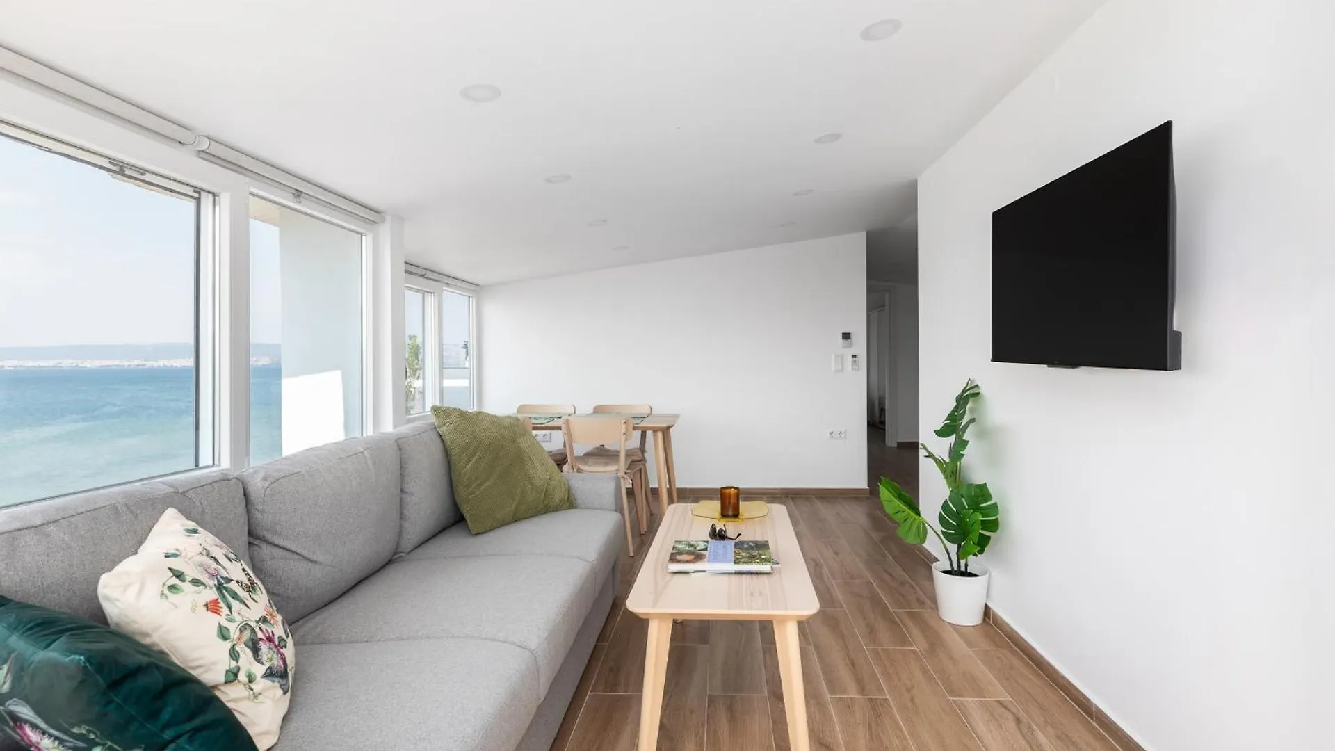 Malibu By Halu!, Seaside Apartment In Perea Peraía